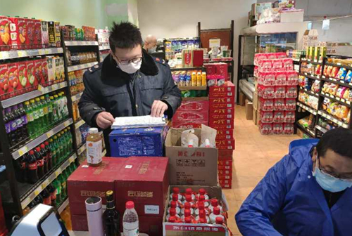 【黑龍江】【供稿】哈爾濱市道裏區：生鮮超市給市場監管部門送錦旗