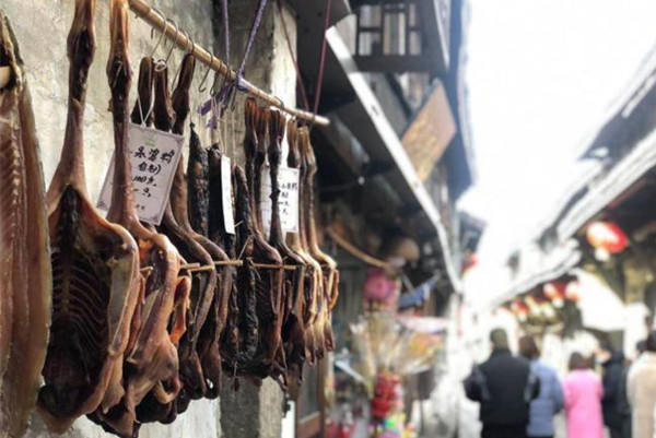 บรรยากาศตรุษจีนเริ่มเข้มข้น_fororder_腊肉 (3)_副本