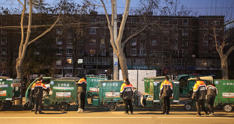 石家庄街头，快递小哥跑起来了！
