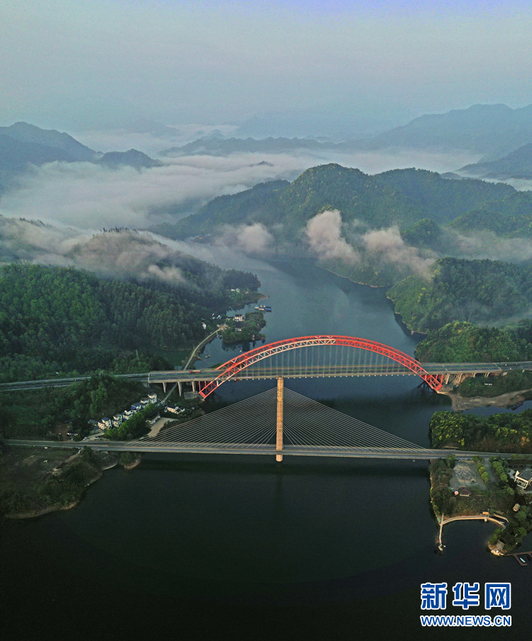 安徽：双桥落彩虹 梦幻太平湖