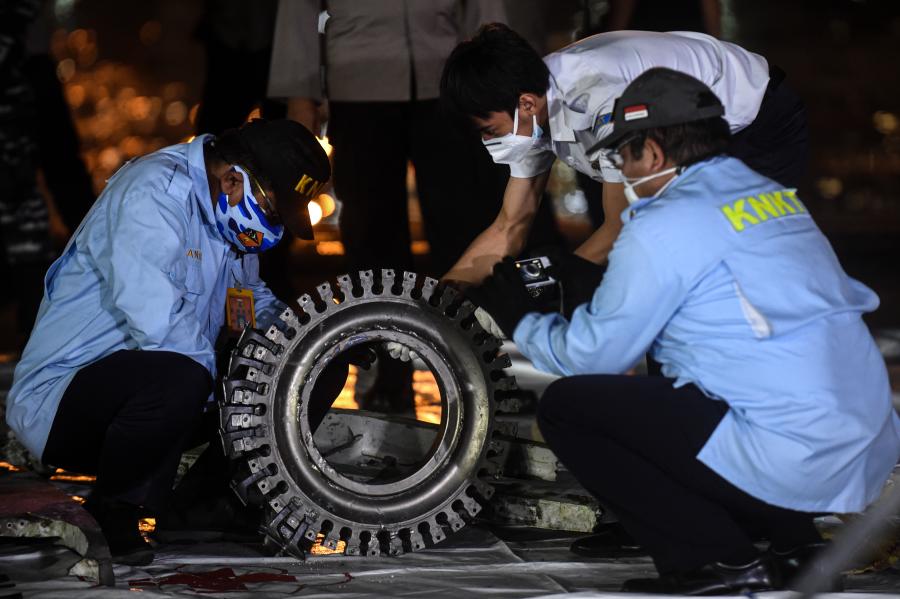 印尼失事客机黑匣子位置确认搜救人员预计不会有生还者了