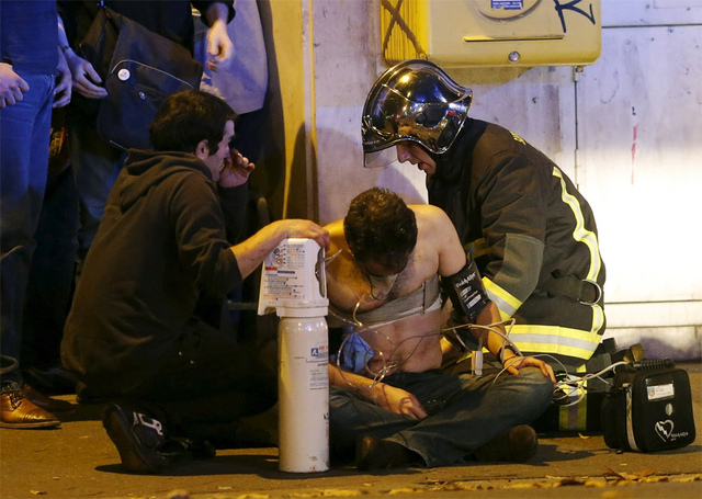 法国发生多起枪击爆炸事件 死亡人数上升至197人