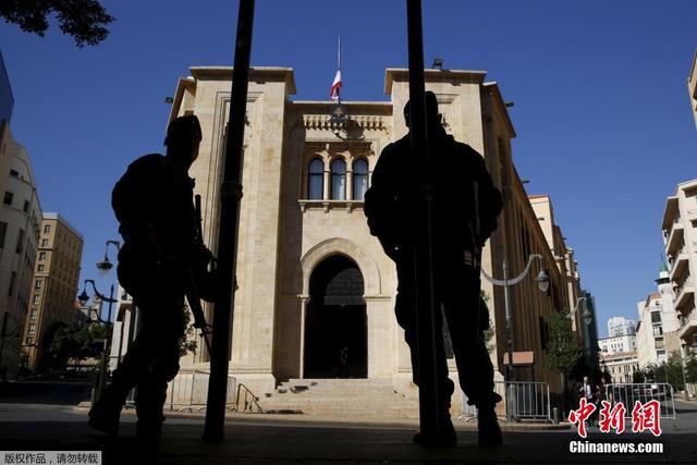 黎巴嫩议会降半旗悼念连环爆炸遇难者