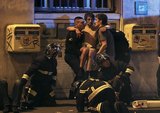 直击法国巴黎枪杀袭击案现场 枪手扫射将人质一个个杀死