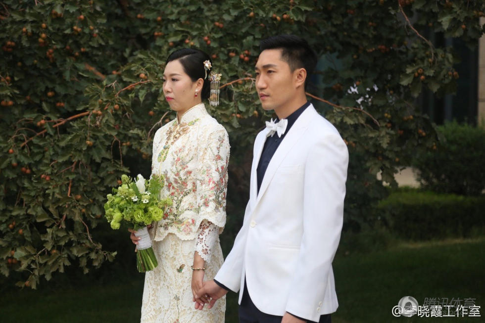 组图：李晓霞举办婚礼 国乒伴郎伴娘团引关注