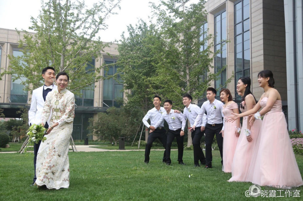 组图：李晓霞举办婚礼 国乒伴郎伴娘团引关注