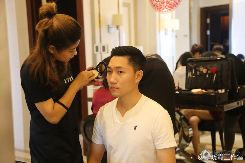 组图：李晓霞举办婚礼 国乒伴郎伴娘团引关注