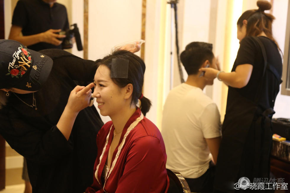 组图：李晓霞举办婚礼 国乒伴郎伴娘团引关注