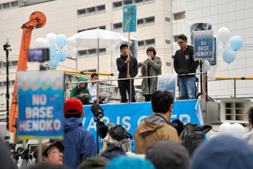 日本学生团体抗议美军基地搬迁 批政府藐视地方