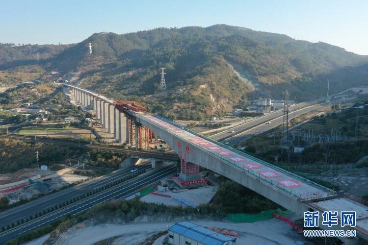 新建福廈鐵路青口特大橋最大跨度T構梁轉體成功