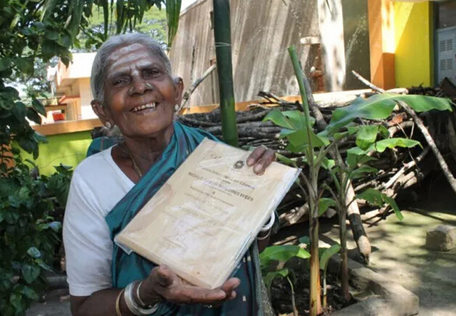 印度百岁老人未生育子女 种384棵树当孩子照顾