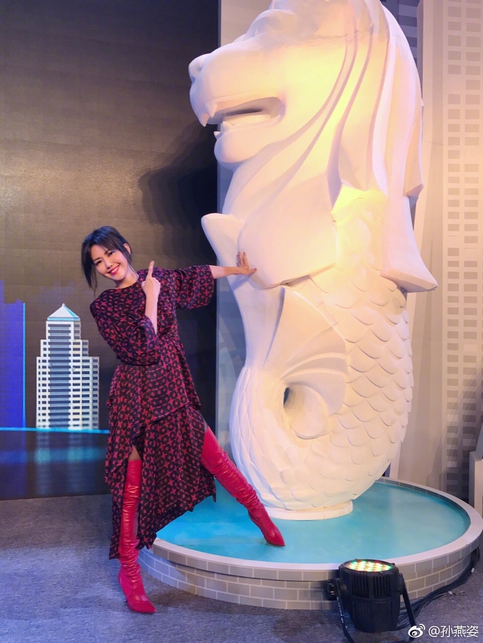 组图:孙燕姿素颜自拍如少女 与李玟合影美美的