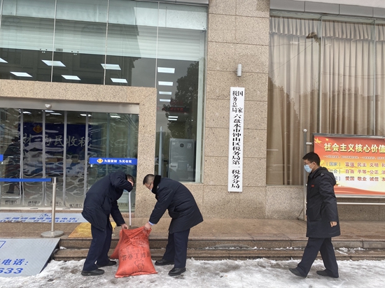 六盘水税务：“冰”纷冬日  税务融情