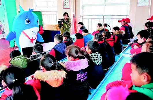 武漢90萬中小學生開學 “開學第一課”講軍運故事