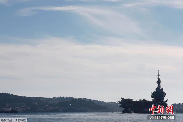 法国戴高乐航母携26架战机启程打击IS
