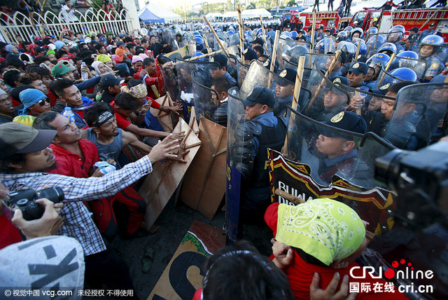 菲律賓原住民抗議APEC峰會舉行 與警方發生衝突