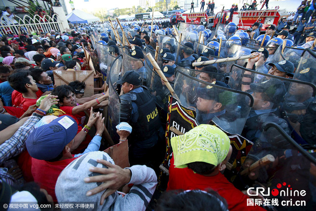 菲律賓原住民抗議APEC峰會舉行 與警方發生衝突