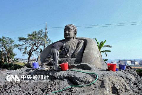 台湾举办泥雕艺术节 大型泥雕作品栩栩如生