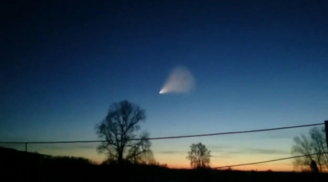 西伯利亚再现不明飞行物 形如彗星持续数十秒