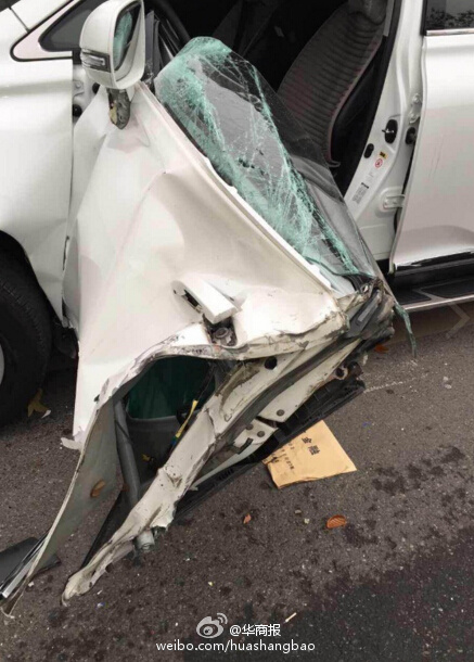 50万豪车被撞变形 自己修车还得赔公交车损失
