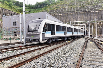 【社会民生 列表】5号线打造全球首条互联互通地铁 列车可跨线运营