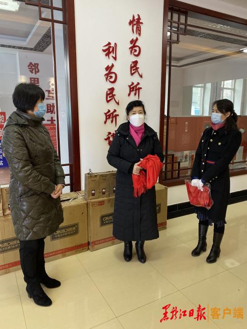 “三八”节黑龙江省妇联慰问 街道社区一线工作人员