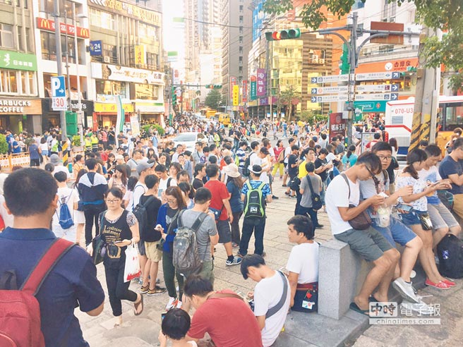 台媒：台湾在内斗中衰落 台学者鼓励赴大陆寻活路