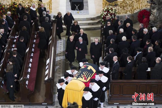 德為前總理施密特舉行國葬 默克爾出席