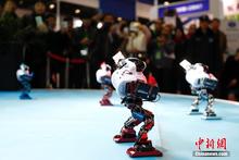 2015世界机器人大会北京开幕 跳舞机器人吸睛