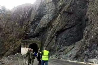 ​阿尔巴尼亚北部寒潮降雪 当地交通与民众生计受冲击