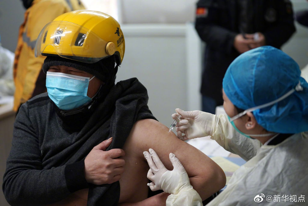 北京外賣小哥快遞小哥有序接種疫苗
