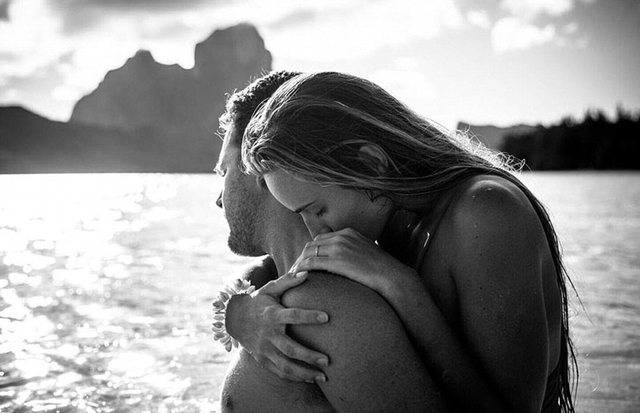 大溪地情侶環球旅行看世界 花式秀恩愛走紅網絡 大溪地情侶環球旅行看世界 花式秀恩愛走紅網絡