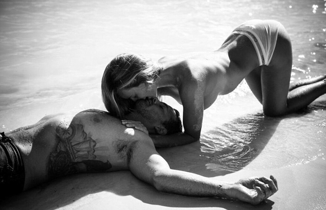 大溪地情侶環球旅行看世界 花式秀恩愛走紅網絡 大溪地情侶環球旅行看世界 花式秀恩愛走紅網絡