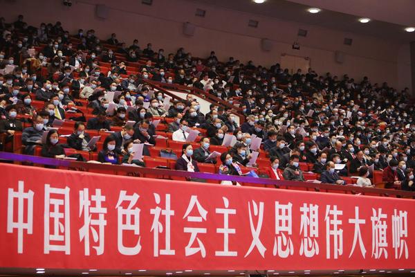 河南省十三屆人大四次會議在省人民會堂開幕