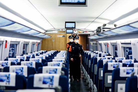 济南铁路公安三项举措护航春运平安