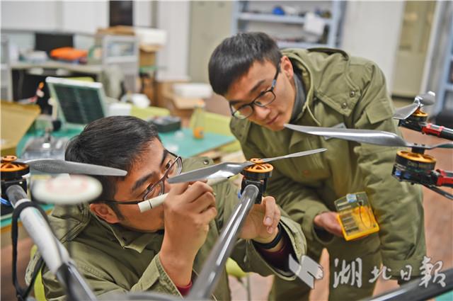 研發專業無人機 保三峽電力外送平安