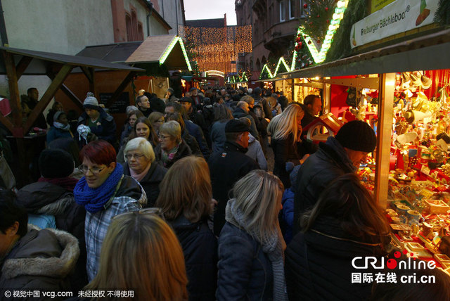 欧洲多国圣诞市场开门迎客 警方加强安保