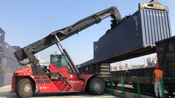 大灣區今年首趟援京抗疫物資專列開出