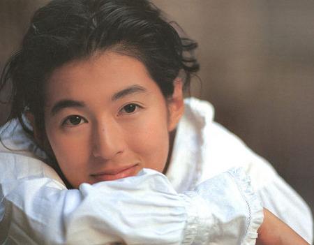 《东京爱情故事》重启，赤名莉香生于1994。观众更怀念30年前铃木保奈美的微笑