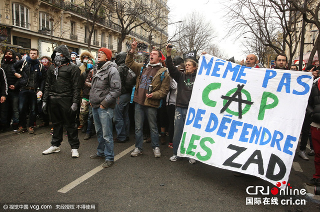 巴黎数千民众集会抗议全球变暖与警察冲突