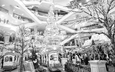 亞洲最高水晶聖誕樹亮相:用17萬塊水晶 花450萬元