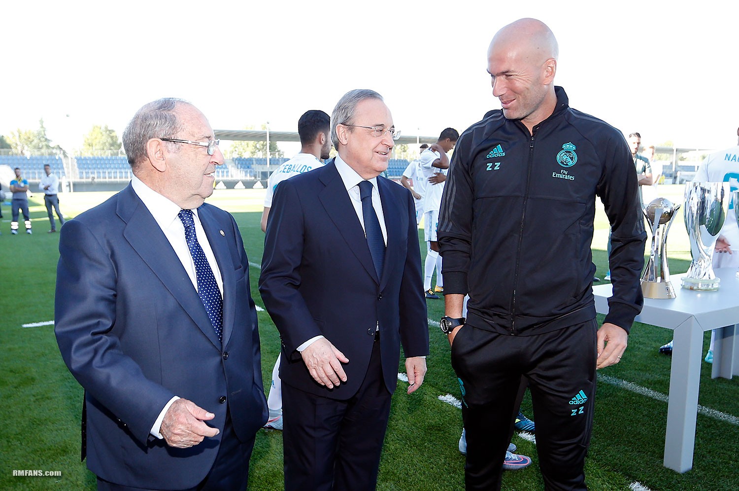 皇馬新賽季全家福 C羅貝爾左右護法齊達內