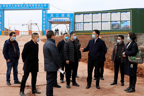 宜宾市翠屏区委书记何永宏情系教育促发展_fororder_调研现场-摄影-陈国峰-(4)