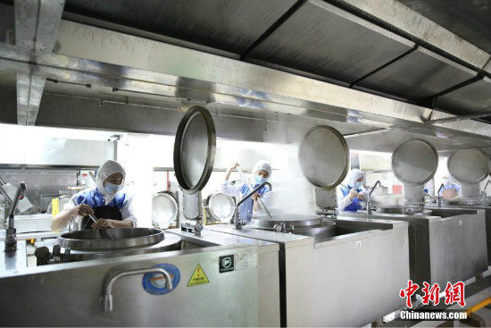 Pagbisita sa catering center ng China Railway Chengdu Group Co Ltd.