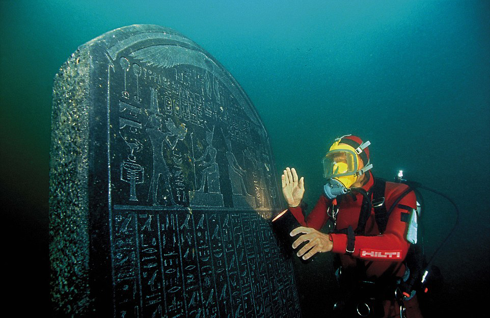 古埃及沉没城市大量珍宝重见天日 明年将首次展出