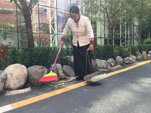 九寨沟震后一个月:景区仍关闭 店铺生意大不如前