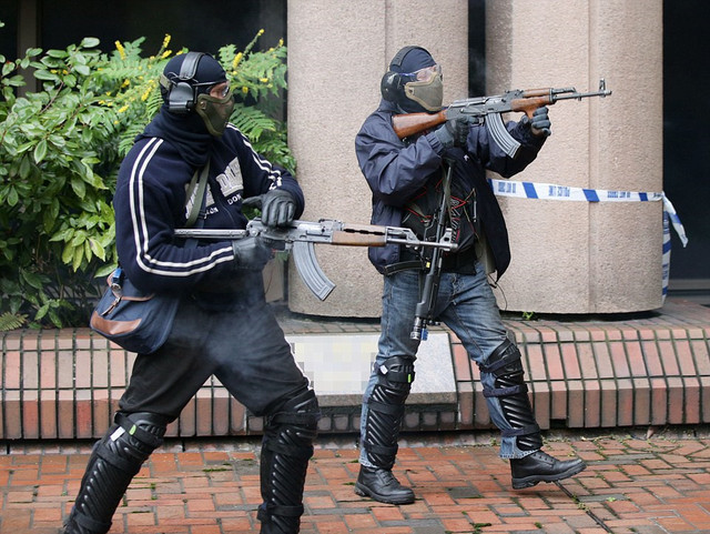倫敦2000名警察武裝演習 模擬應對IS恐襲