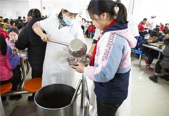 （有修改）（教育列表）苏州吴中区东湖小学：浓浓腊八暖人心