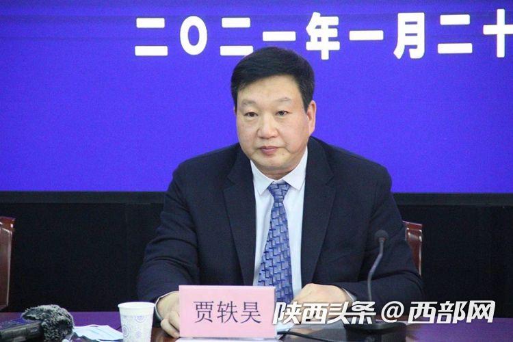 西安市教育局局长贾轶昊介绍有关情况.