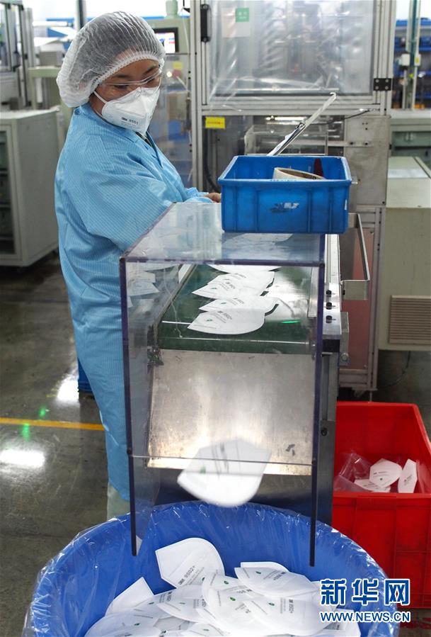 聚焦上海口罩生产线：24小时不间断